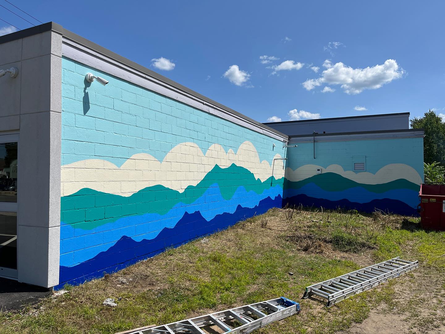 RMFA volunteers complete a vibrant mural on Teen Drop-in Center